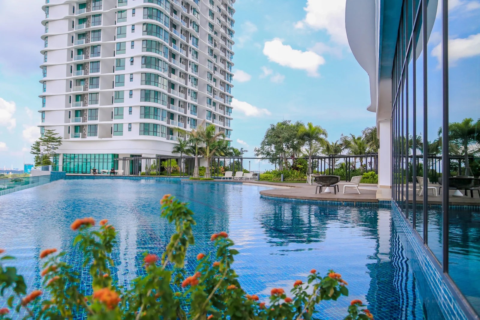 swimming pool